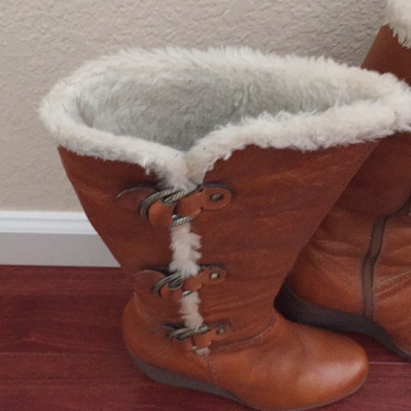 Woman’s boots - Picture 2 of 5